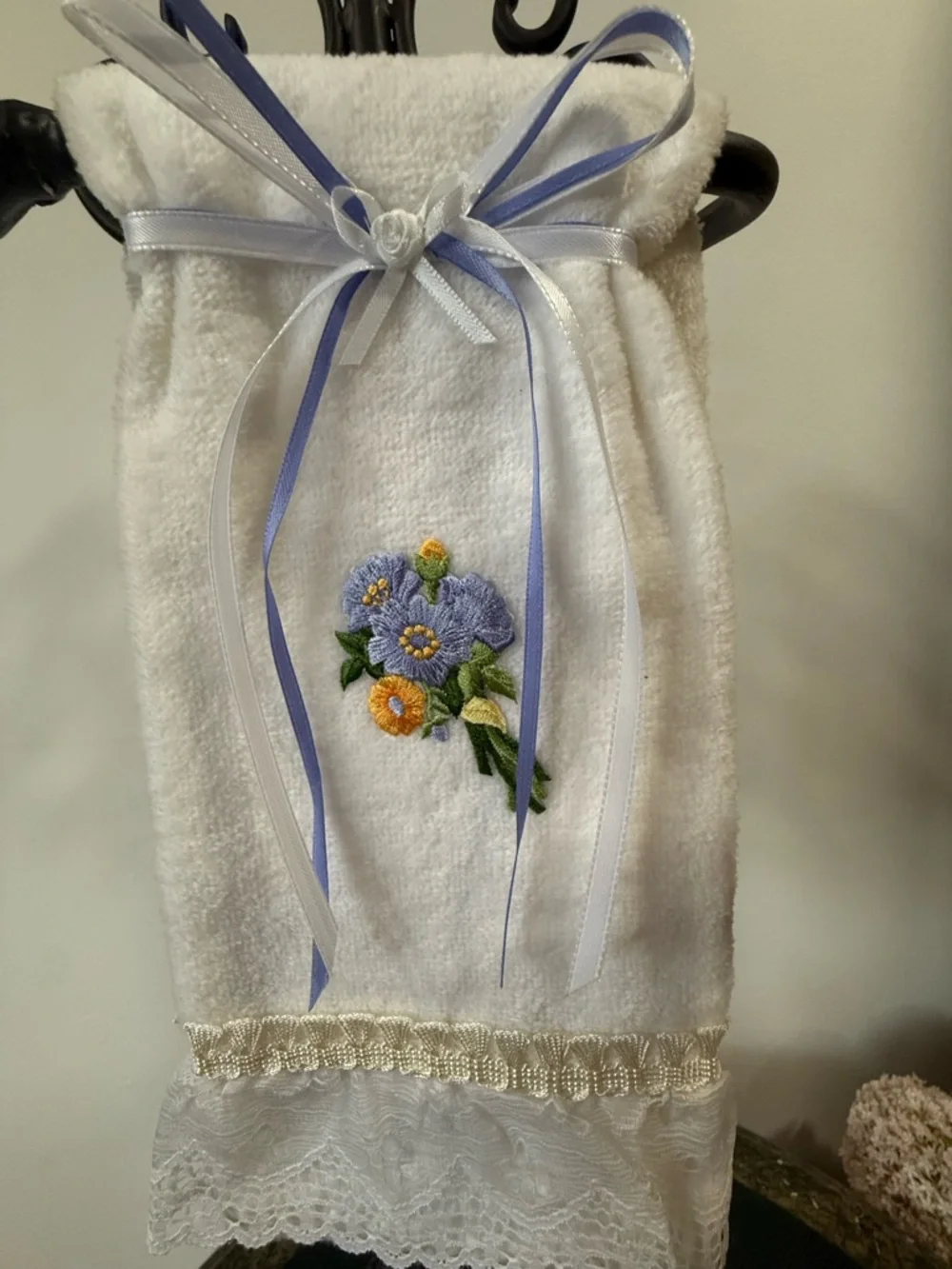 🪻White Floral Embroidered Lace Hand Towel and Toilet Paper Holder Set 🪻